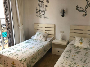  Hostal Parellades  Сиджес